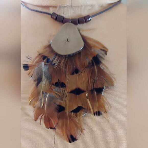 Vintage Choker Bohemian Hippie 1960s Handmade Feather & Nut Choker - Picture 6 of 9